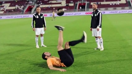 Séance freestyle à la mi-temps face au Qatar avec Wass