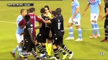 Klose hace gol con la mano y le dice al arbitro que lo anule Nápoles 3-0 Lazio 26-09-2012