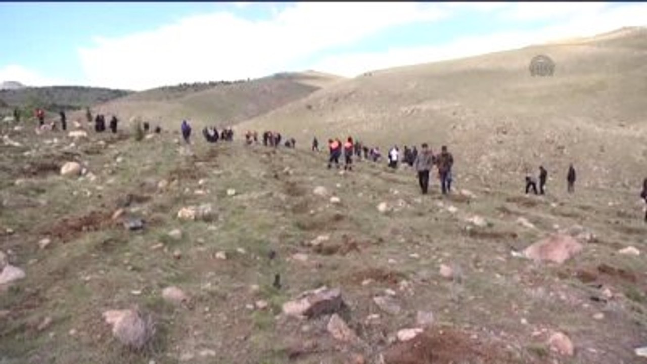 Yetimler 2 Bin Fidanı Toprakla Buluşturdu