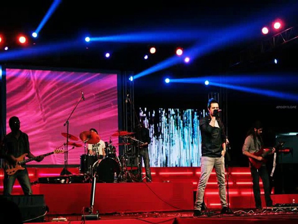 Jiss Raah Pe Chaldiye Hain Wo Lejay Kahan -  "Yaadein"(Reprised) | ft' Mustafa Zahid, Roxen[FULL VERSION 2012]