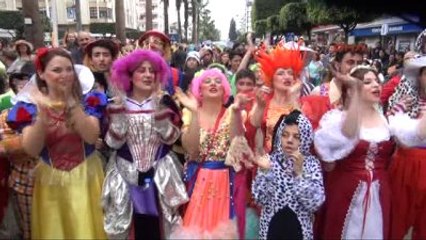 Portakal Çiçeği Karnavalı'nda 90 Bin Kişi Yürüdü Ek