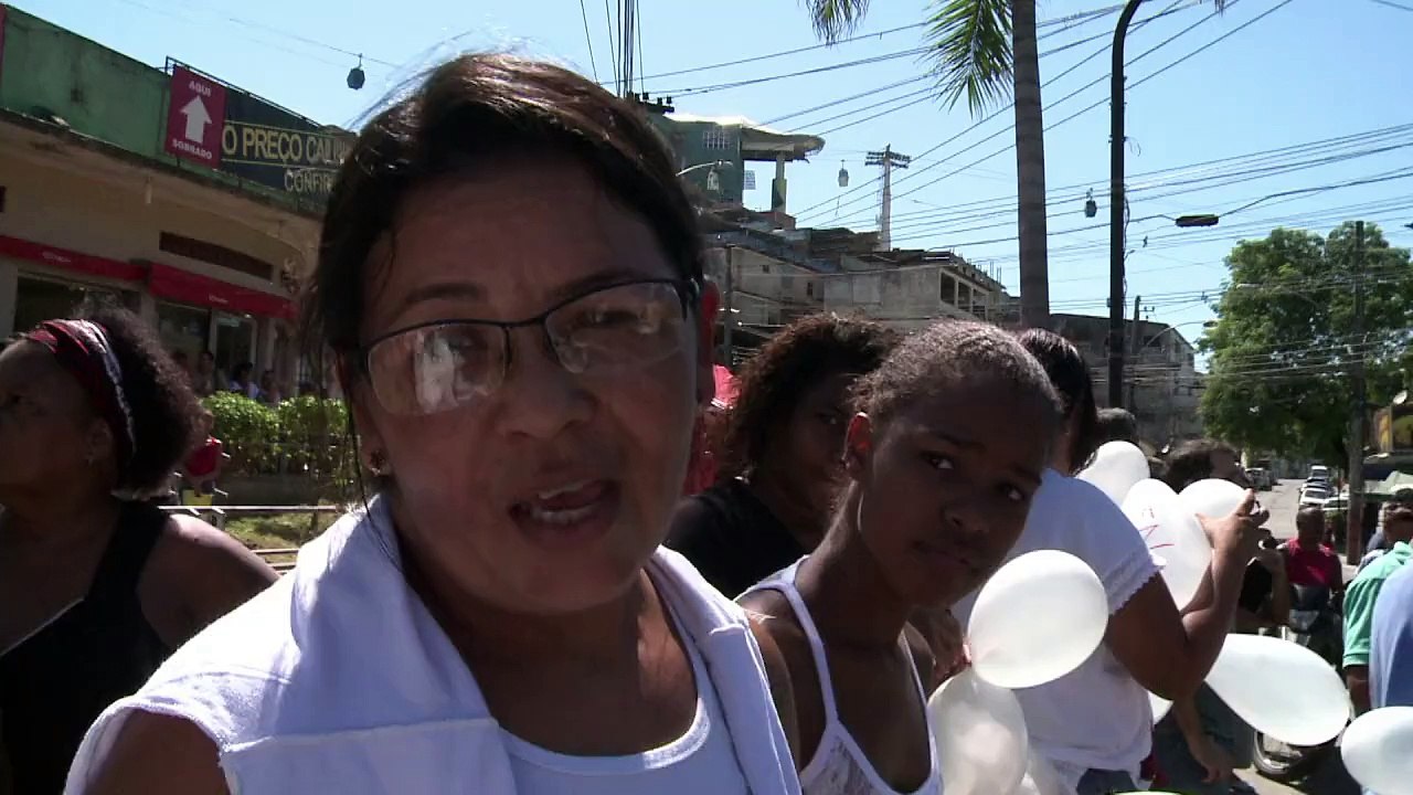 Moradores pedem paz no Alemão