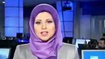 مذيعة الجزيرة تُفاجئ المُشاهدين بخلع الحجاب مع قناتها الجديدة