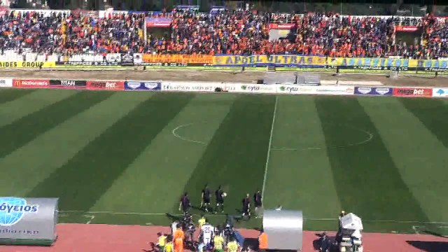 Η είσοδος των ομάδων στο γήπεδο