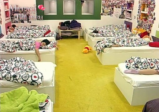 printzi doarme....pe fundal se aude din casa baietilor 2015-04-05 12-00-16-815