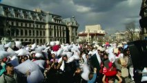 Bataille de polochons géante à Bucarest