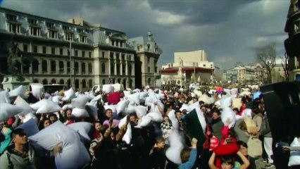 Bataille de polochons géante à Bucarest