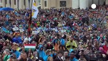 Βατικανό: Δεκάδες χιλιάδες πιστοί για το Urbi et Orbi του Πάπα Φραγκίσκου