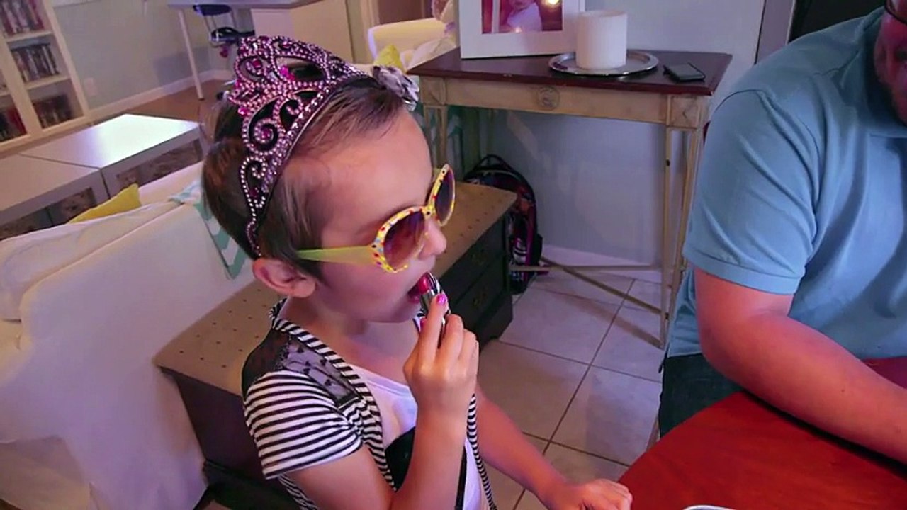 Louis_Theroux_-_Transgender_Kids_Louis_meets_Casey_and_Eduardo_p02n5fmf_default