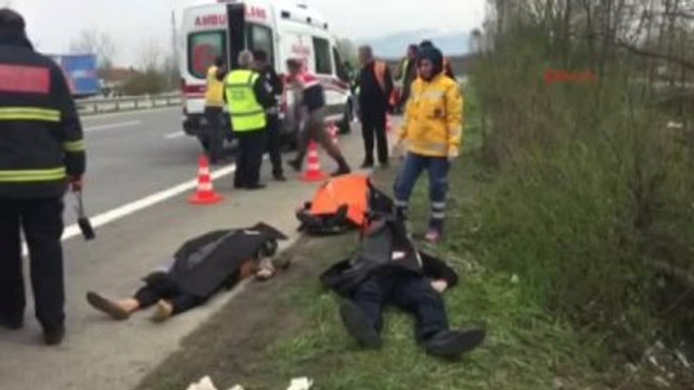 1 Adapazarı Horozlu Mevki Tem Otoyolu?nda Trafik Kazası 4 Ölü 3 Yaralı +
