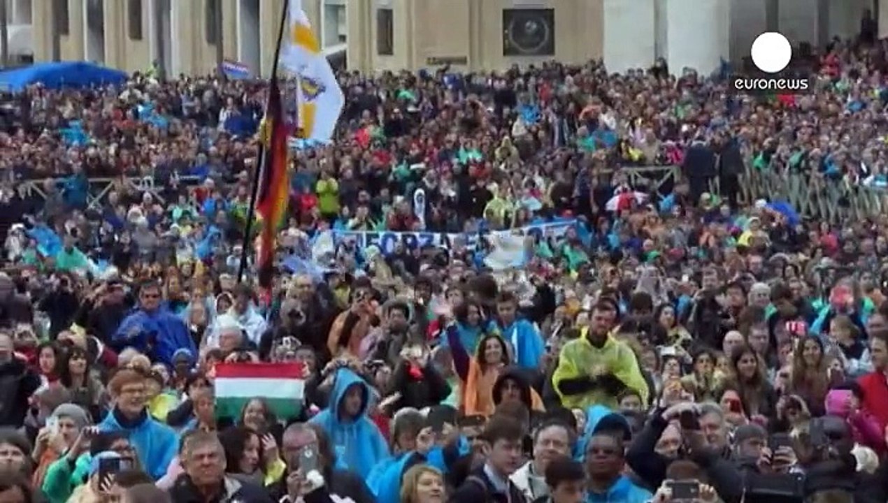 Pope delivers sombre Easter message, highlighting the persecution of Christians
