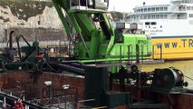 SENNEBOGEN - Quarrying: 870 Material Handler ship setup excavating sand and gravel