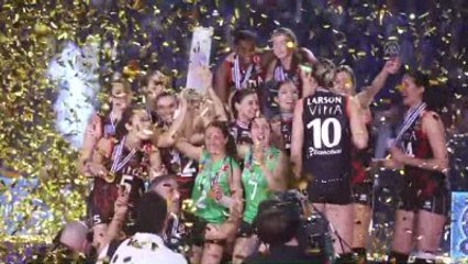 Eczacıbaşı Vitra Şampiyonluk Kupasını Kaldırdı