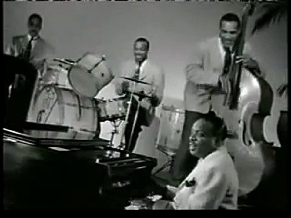 COUNT BASIE and His Orchestra – One O'Clock Jump (1943, HD)