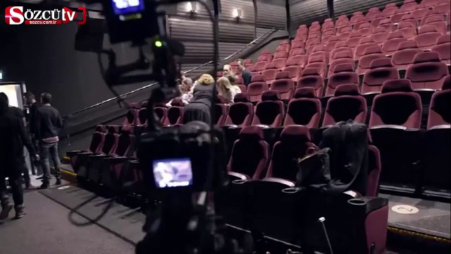 Sinema salonunda korkutucu zombi şakası