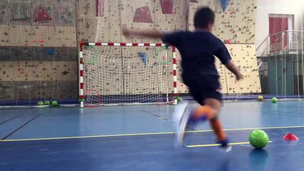 Vidéo de l'entrainement en salle des U8 mené ce dimanche 5 Avril 2015 par Fred et Fabien