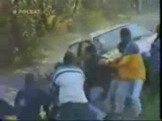 Sortie de route en rallye sur un groupe