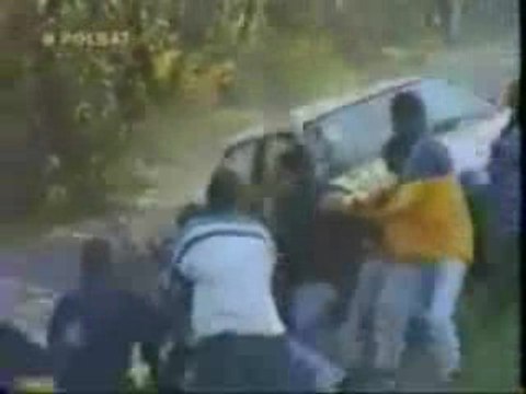 Sortie de route en rallye sur un groupe