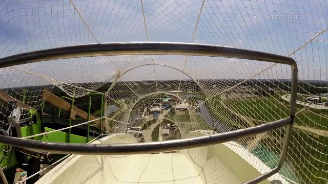 Descente du plus haut toboggan à eau du monde (POV)
