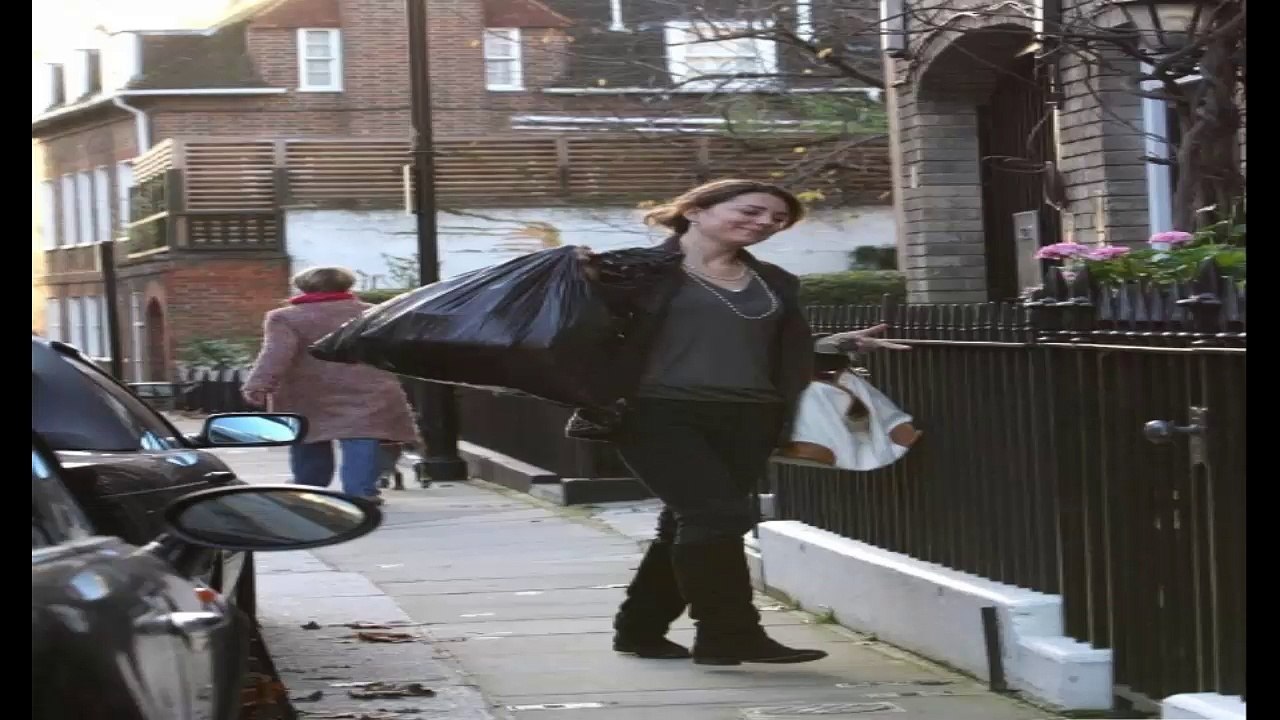 Kate Middleton Takes Out Trash Full HD Video