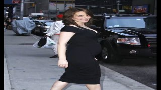 Pregnant Tina Fey Outside ‘The Late Show with David Letterman’ Full HD Video