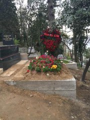 Kayahan İsteği Üzerine Deniz Kenarına Defnedildi