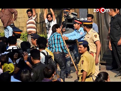 Shahrukh Khan shoots for his film 'Fan' at Madame Tussauds - Bollywood News