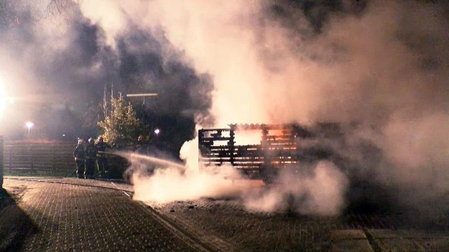 Garagebox Oude Pekela in brand - RTV Noord