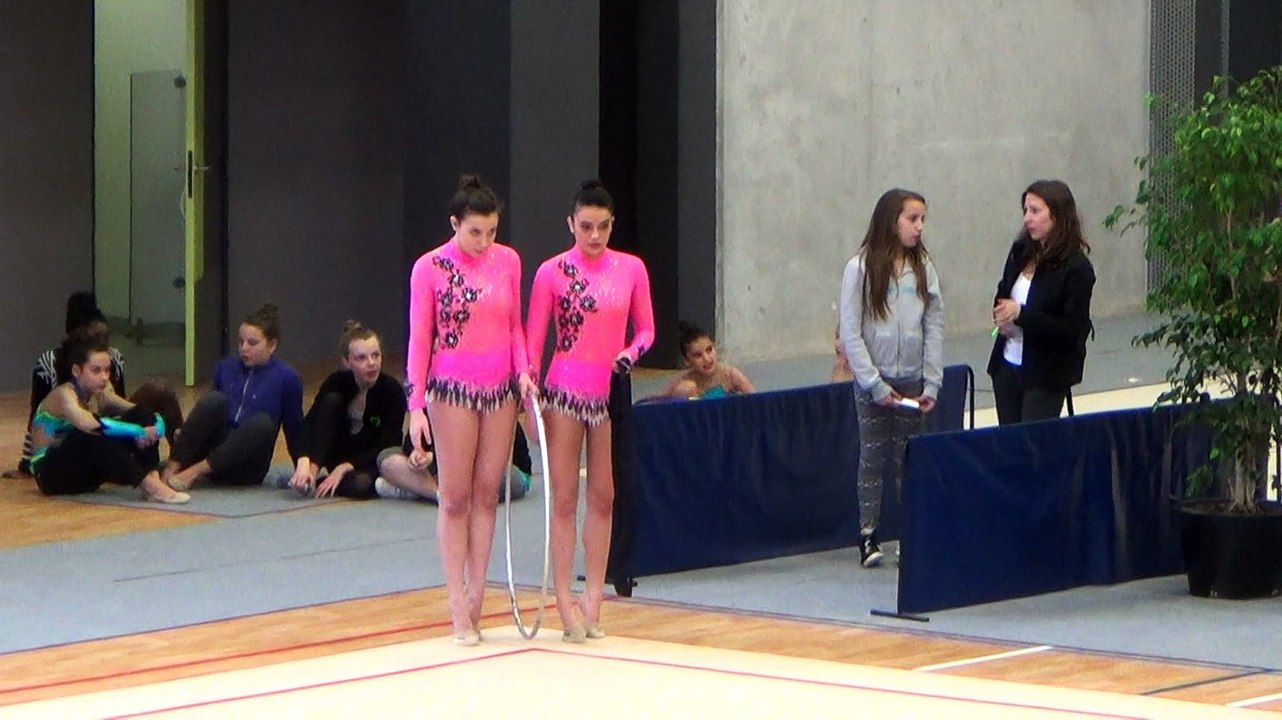 gymnastique rythmique region haute normandie petit couronne lea ,jihanne championne regionale   cerceau ruban