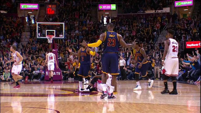 Le shoot du milieu de terrain de Kyrie Irving (Cavaliers VS Bulls)