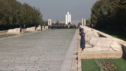 下载视频: Emniyet Genel Müdürlüğü Heyeti Anıtkabir'de