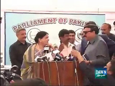 Interesting conversation between Shaikh Rasheed And Nasreen Jalil