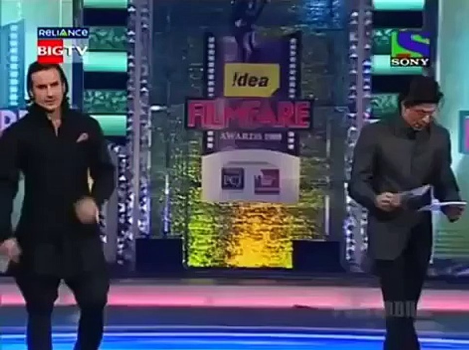 ShahRukh Khan Insulted By Neil Natin Mukesh in Filmfare Award _ THE Social Express News Live