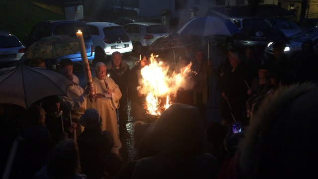 Début de Veillée pascale a notre dame a aix les bains