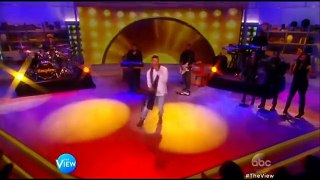 Empire stars Jussie Smollett & Bryshere Gray sing Youre So Beautiful on The View (Low)