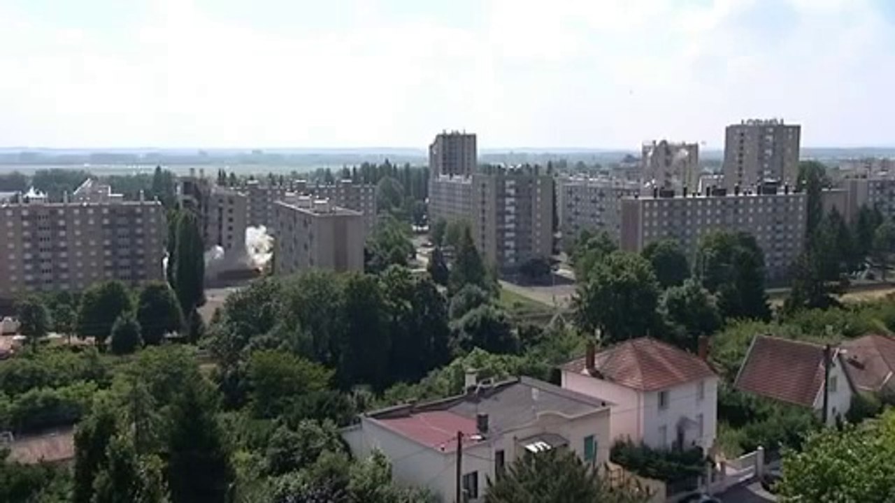 Démolition d'immeuble par implosion