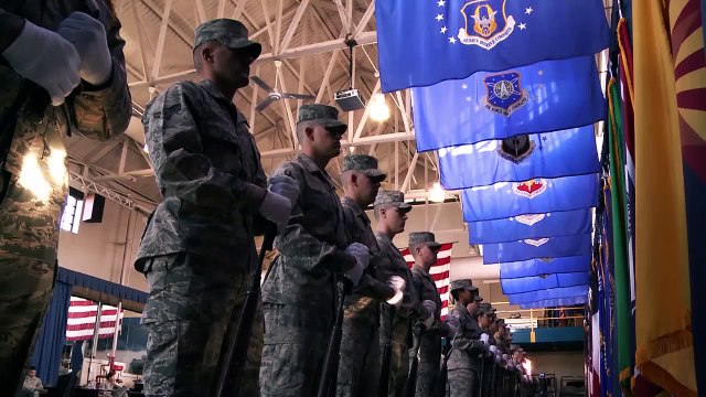 Militaires vs Poulet en caoutchouc