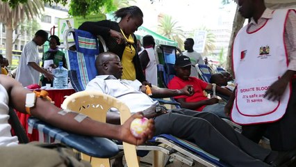 Doação de sangue após ataque no Quênia