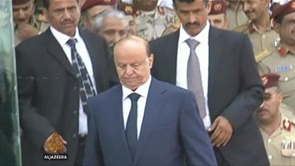 Fighting in Yemen leaves '100 dead' as aid delayed