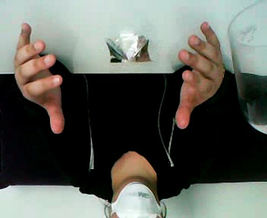 Rotation pyramide aluminium sous bocal