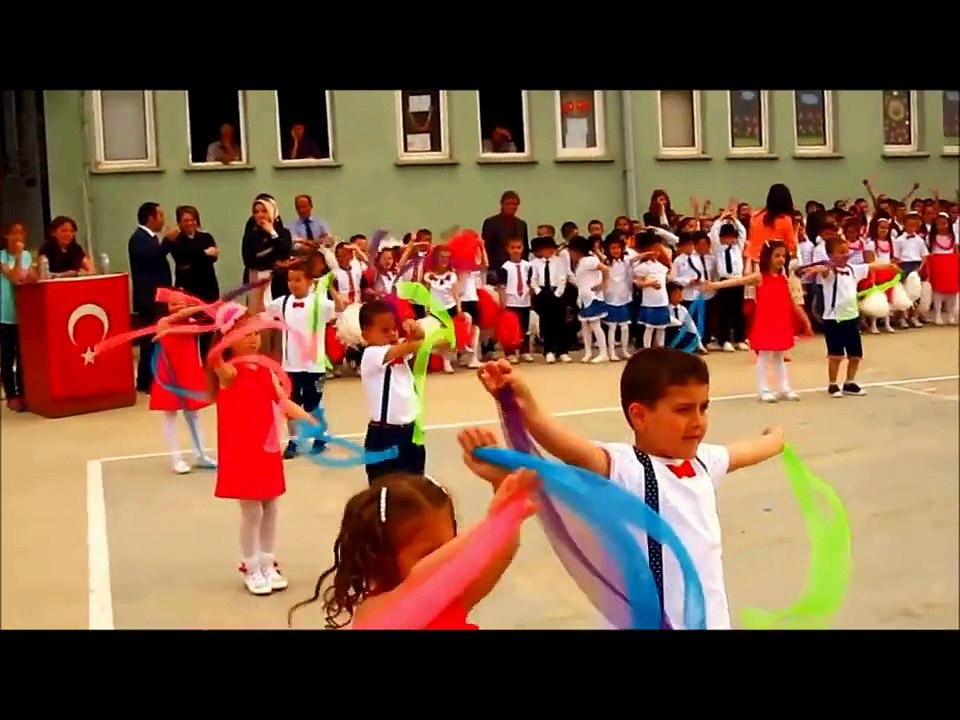 BUM BUM BOLE  Erdek / Karşıyaka İlkokulu Anasınıfı 23 NİSAN 2014 GÖSTERİSİ- Hint Dansı(720P/1080P)