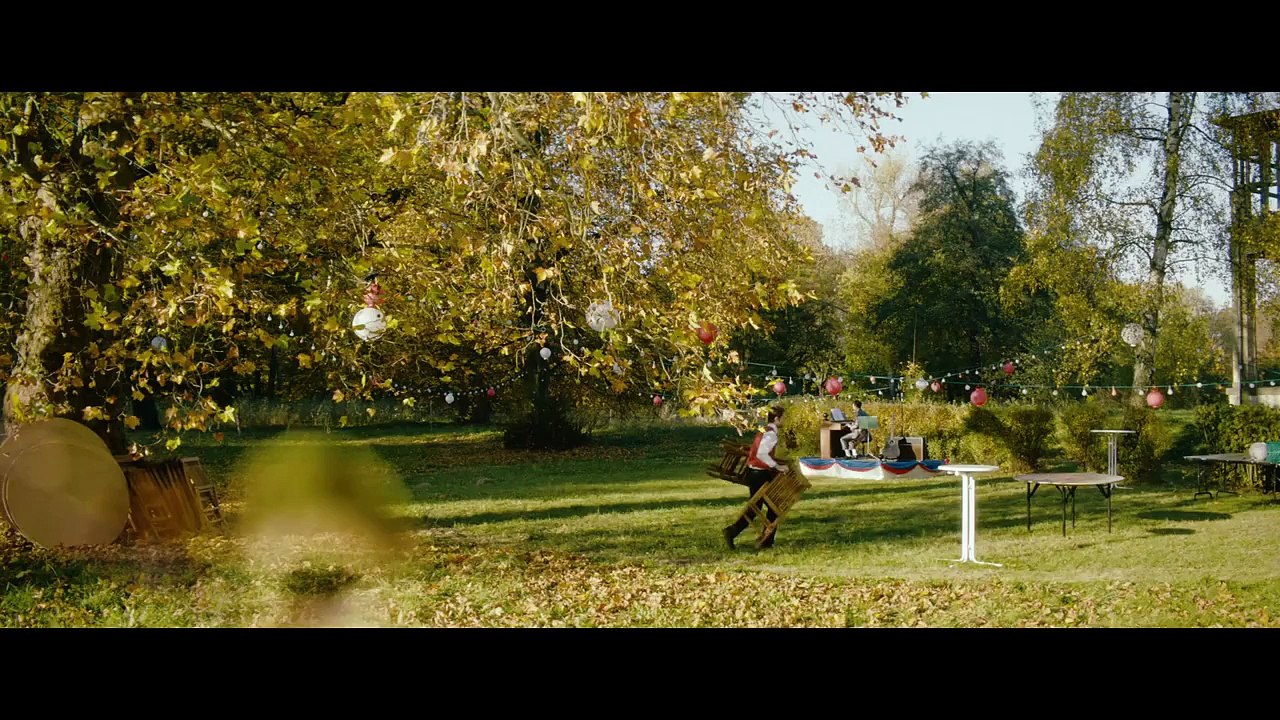 STUNG - Official Trailer Premiere