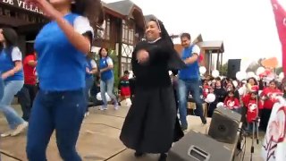 MONJITA bailando