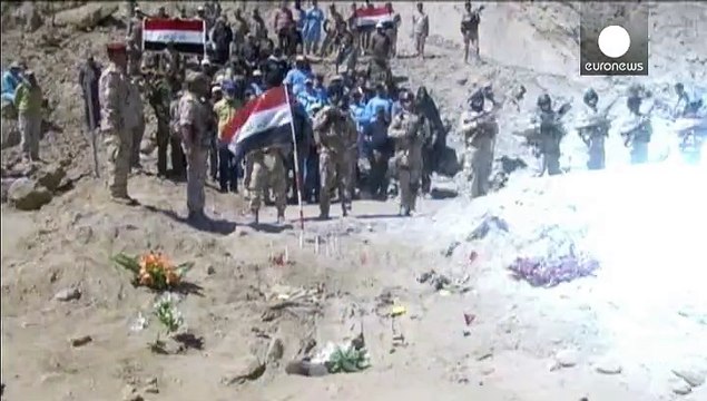 بدء نبش ما يعتقد انها مقابر جماعية لجنود عراقيين في تكريت