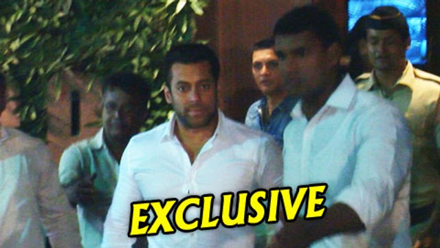 EXCLUSIVE Salman Khan Mobbed By Fans In Mumbai
