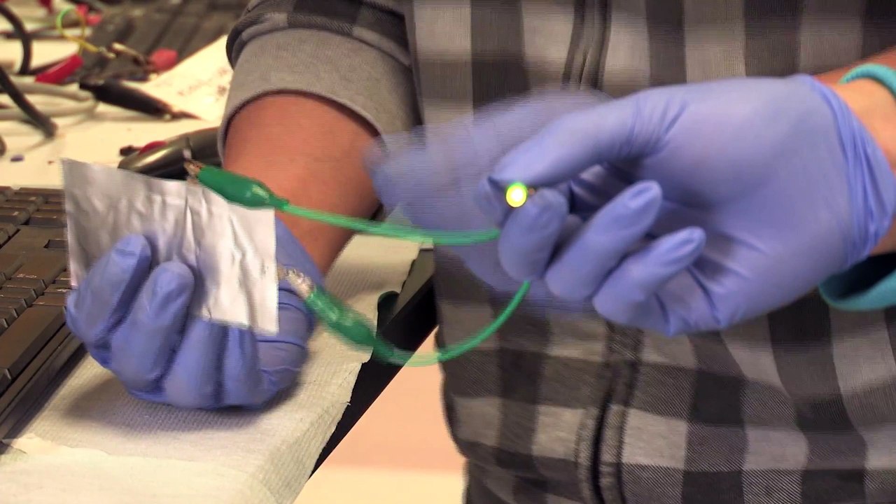 Aluminum battery offers safe alternative to conventional batteries