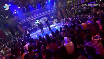 Beyaz ve Hande Yener Kayahan'ı Gözlerinin Hapsindeyim şarkısı ile andılar!