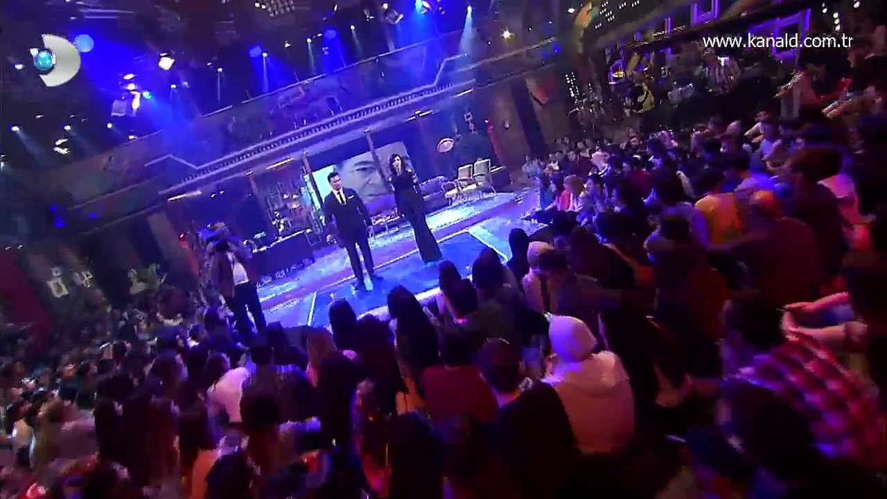 Beyaz ve Hande Yener Kayahan'ı Gözlerinin Hapsindeyim şarkısı ile andılar!