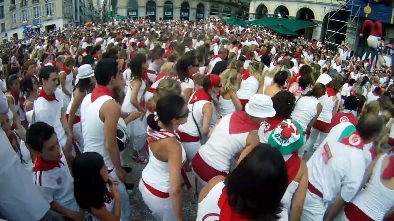 The Biggest Flash Mob ever of Lady Gaga in the Bayonne's festivals in France 2011