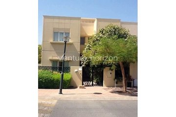 Immaculate 5BR Villa in Meadows